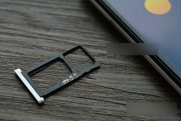 360手机N4怎么装卡 360手机N4 SIM卡安装教程