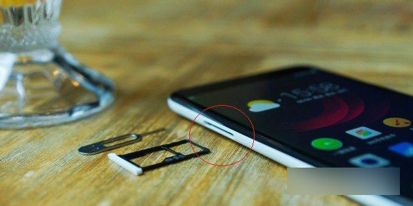 360手机N4怎么装卡 360手机N4 SIM卡安装教程