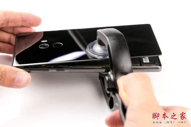 小米MIX和iPhone7Plus哪个值得买?小米MIX和苹果7Plus做工拆解评测图解