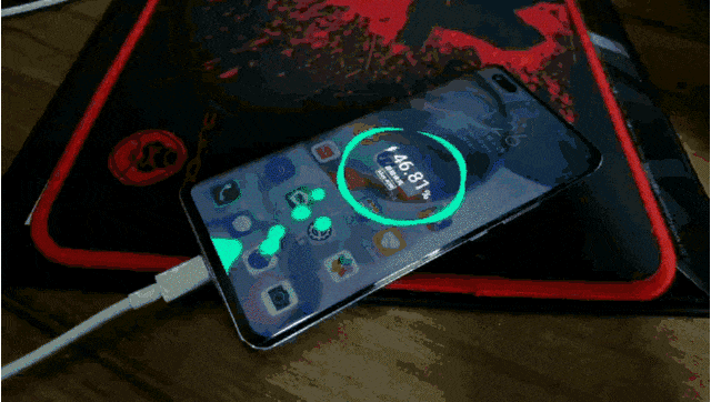 荣耀30 Pro+绝配超级双快充 1小时即可充到100% 