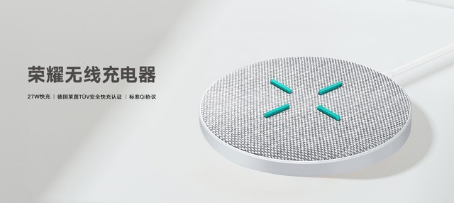 荣耀30 Pro+绝配超级双快充 1小时即可充到100% 