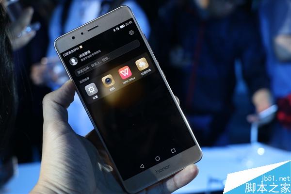 赞！华为荣耀新旗舰V8现场上手图赏：黑边超窄