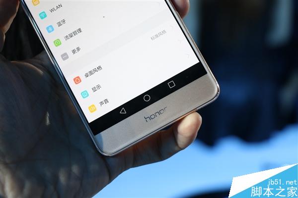 赞！华为荣耀新旗舰V8现场上手图赏：黑边超窄