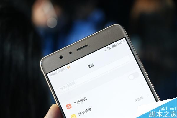 赞！华为荣耀新旗舰V8现场上手图赏：黑边超窄