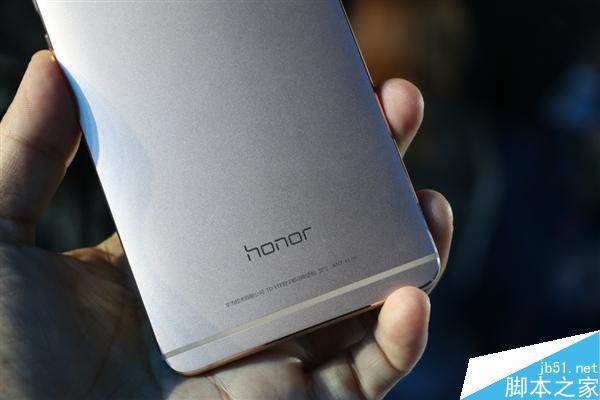 赞！华为荣耀新旗舰V8现场上手图赏：黑边超窄
