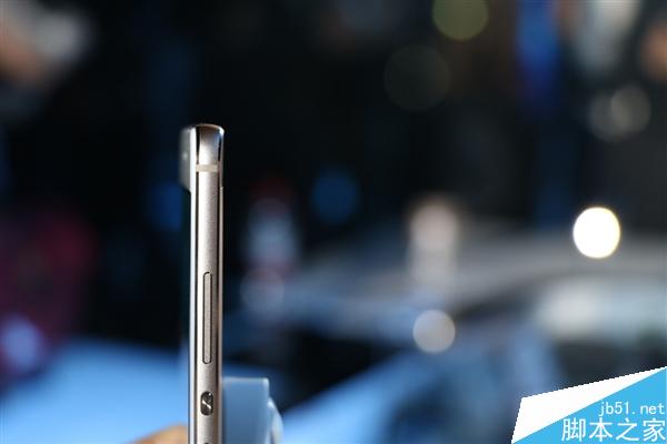 赞！华为荣耀新旗舰V8现场上手图赏：黑边超窄