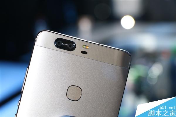 赞！华为荣耀新旗舰V8现场上手图赏：黑边超窄