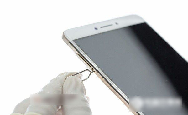 小米Max后盖怎么打开?小米Max拆卸后盖换电池教程