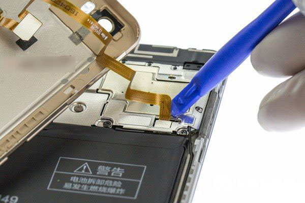 小米Max后盖怎么打开?小米Max拆卸后盖换电池教程