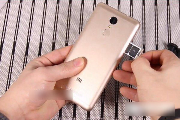 红米Note3后盖怎么打？详解红米Note3后盖打开方法