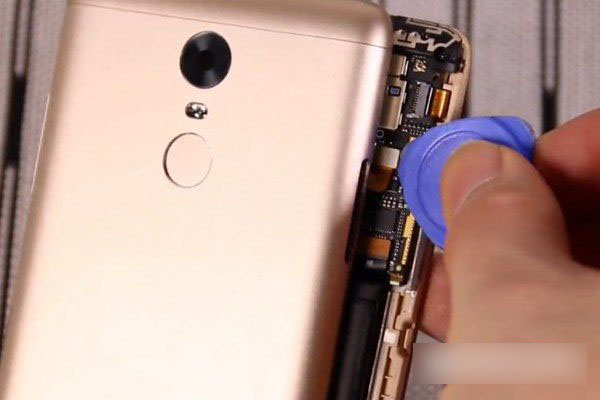 红米Note3后盖怎么打？详解红米Note3后盖打开方法