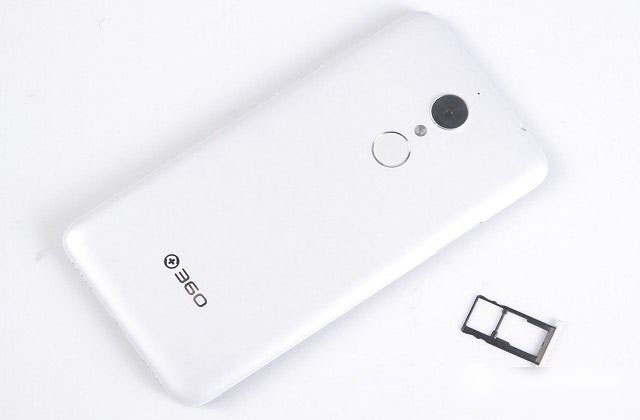 360手机N4后盖怎么打开 360手机N4后盖拆解换电池教程
