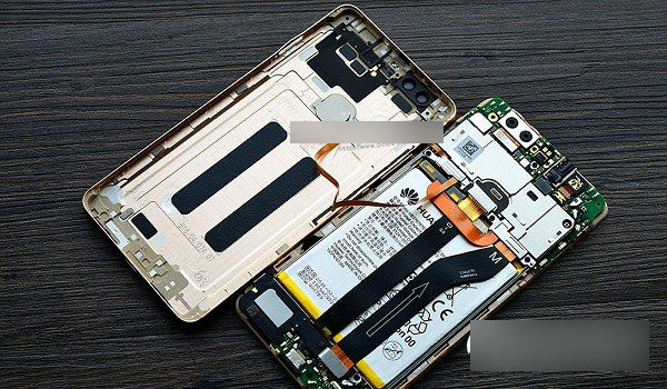 荣耀V8后盖怎么打开 荣耀V8后盖拆解与换电池教程