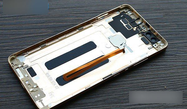 荣耀V8后盖怎么打开 荣耀V8后盖拆解与换电池教程