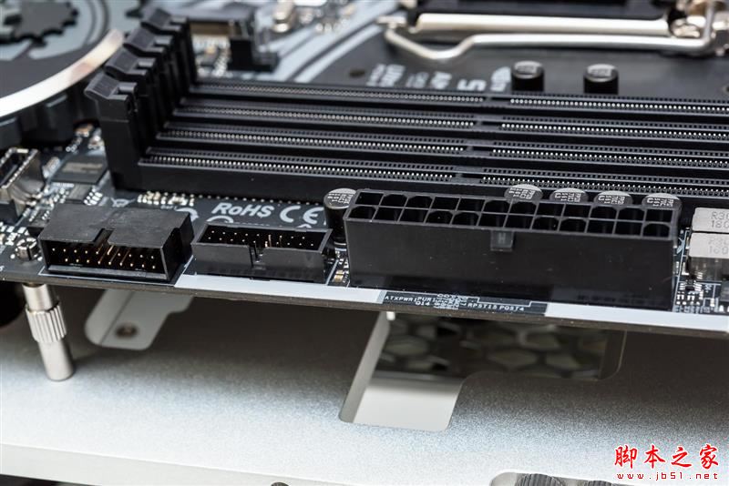 砍掉超线程!Intel i7-9700K深度评测:战平R7 就是太贵