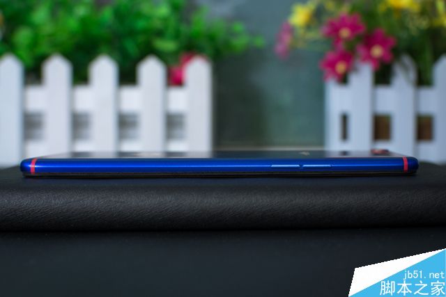 OPPO R9巴萨定制版图赏 红蓝配色豪门风