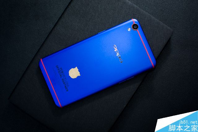 OPPO R9巴萨定制版图赏 红蓝配色豪门风