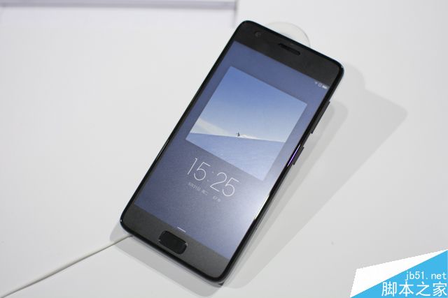 联想ZUK Z2发布会现场试玩：小屏幕不简单