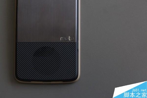 联想Moto Mods试玩 有趣的手机部件