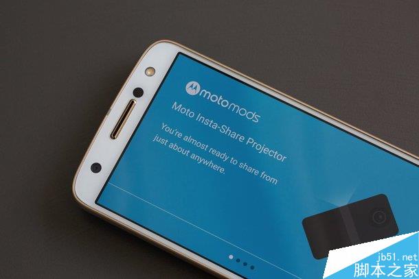 联想Moto Mods试玩 有趣的手机部件