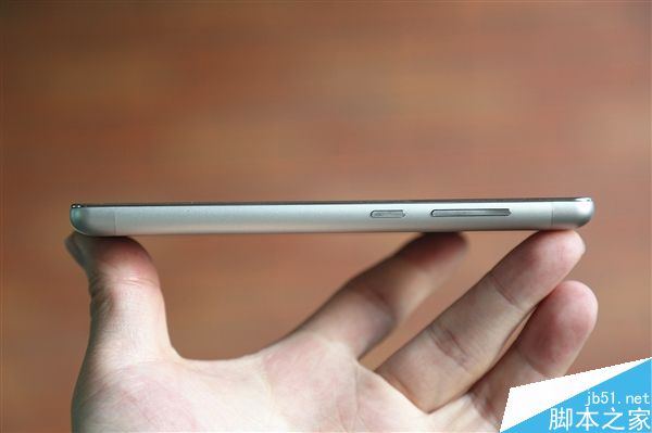 红米3S银色版开箱：699元指纹+MIUI 8