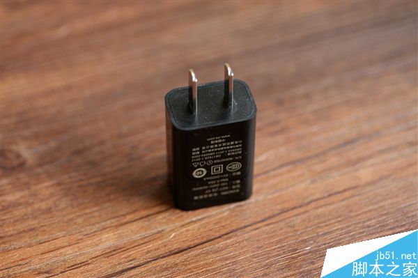 红米3S银色版开箱：699元指纹+MIUI 8