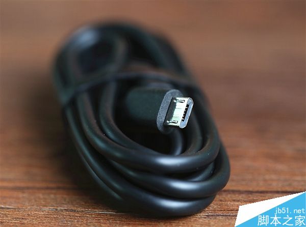 红米3S银色版开箱：699元指纹+MIUI 8