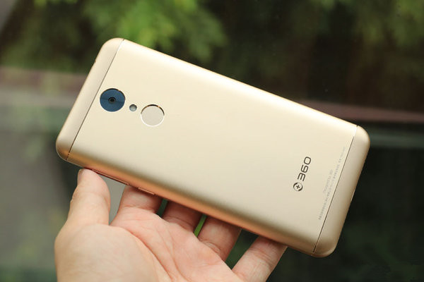 360手机n4A和小米5哪个好?360n4A和小米5详细区别对比评测