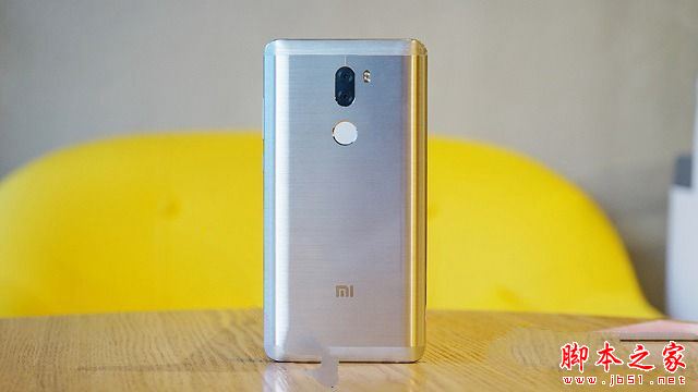小米5s Plus和荣耀V8哪个好?华为荣耀v8和小米5S plus全面区别对比深度评测