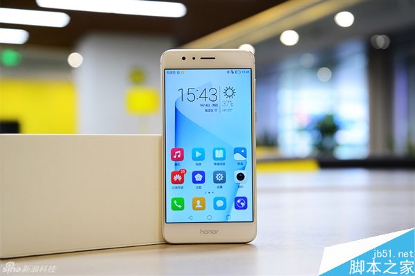 双镜头+双2.5D玻璃:华为荣耀8真机图赏:颜值赞