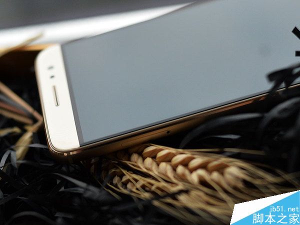 华为麦芒5高清图赏 全金属大屏手机