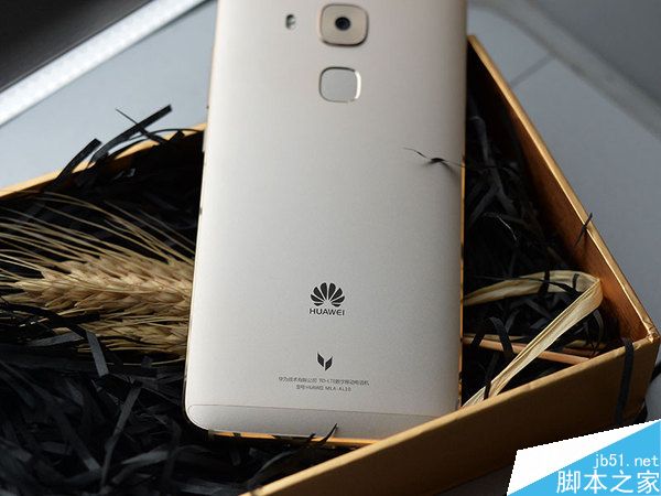 华为麦芒5高清图赏 全金属大屏手机