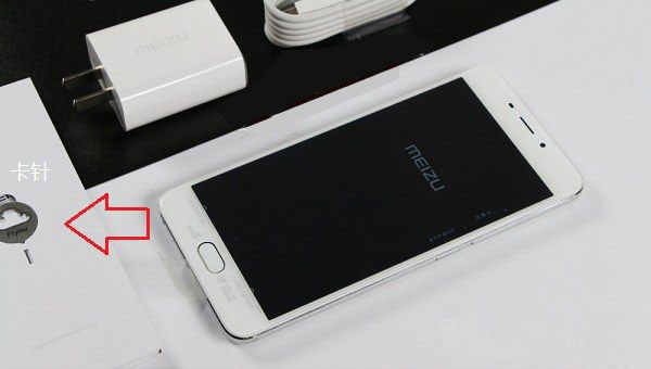 魅蓝E怎么插卡/装卡 魅蓝E手机SIM卡安装图文教程
