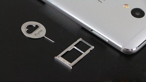 魅蓝E怎么插卡/装卡 魅蓝E手机SIM卡安装图文教程