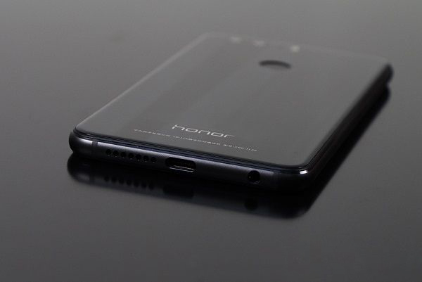 荣耀8幻夜黑好看吗？荣耀8幻夜黑图赏