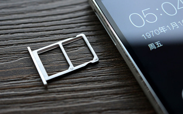 酷派COOL1怎么装sim卡 酷派Cool1插卡教程