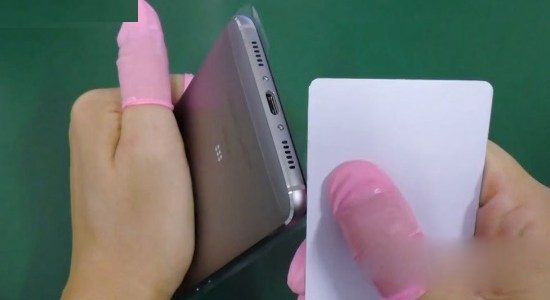 华为G9 Plus后盖怎么打开？华为G9 Plus后盖拆卸方法