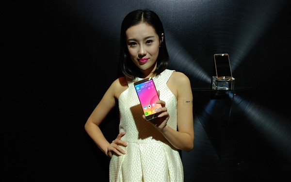 骁龙821 4999元！华硕ZenFone 3真机多图赏