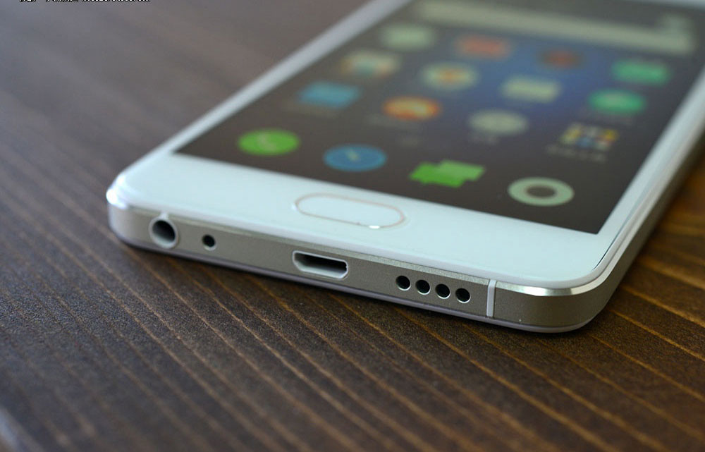 5寸双面玻璃屏幕 魅蓝U10开箱图赏(10/12)