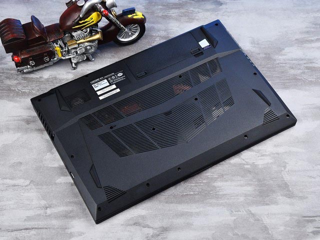 升级十代酷睿 睿频破5GHz!神舟战神G7T评测