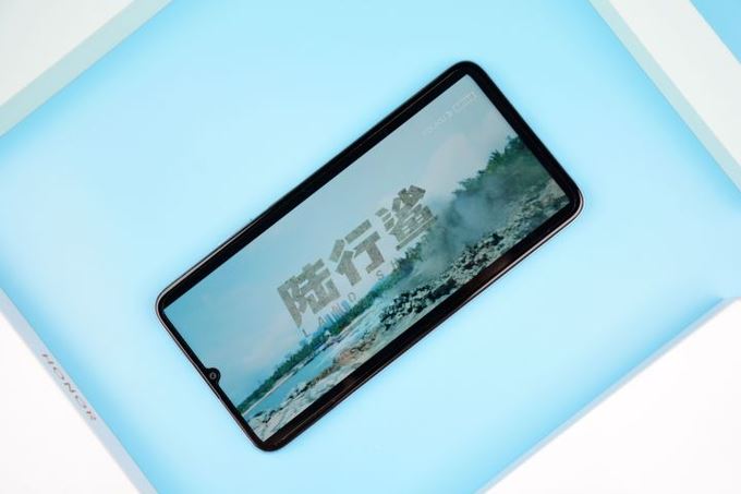 不吹不黑快速评价荣耀X10 Max：你想知道的优缺点，都在这了