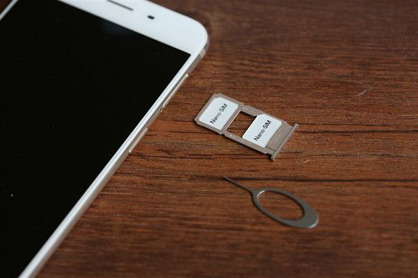 OPPO R9s怎么装卡 OPPO R9s手机SIM卡安装教程