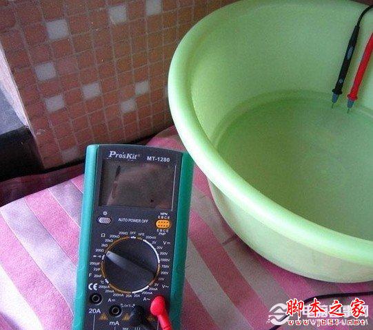实测结果表明自然说的阻值其实是无穷大（1）的，说明导电能力极低