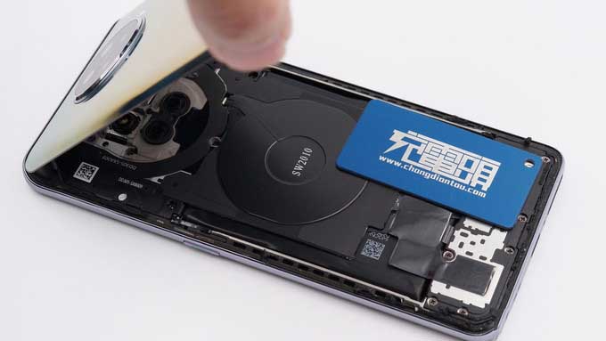 拆解报告:OPPO Ace2手机内置10W反向无线充电器