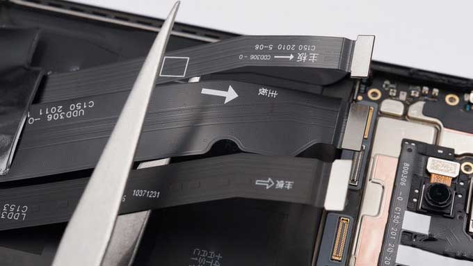 拆解报告:OPPO Ace2手机内置10W反向无线充电器
