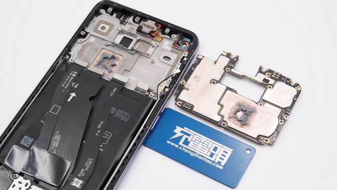 拆解报告:OPPO Ace2手机内置10W反向无线充电器