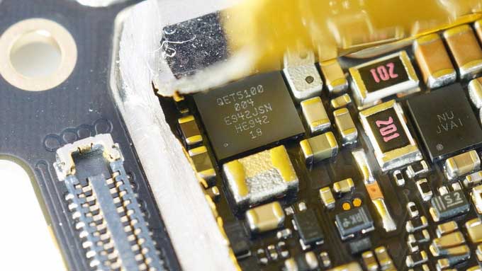 拆解报告:OPPO Ace2手机内置10W反向无线充电器