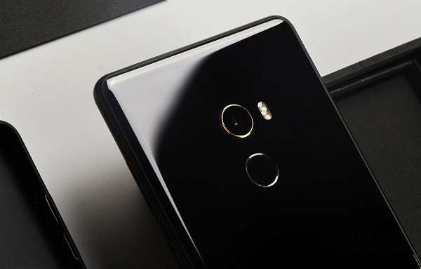 Vivo X20和小米mix2哪个值得买?小米MIX2与VIVO X20区别对比详细评测