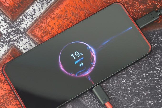 专为电竞玩家而生： 拯救者电竞手机深度测评