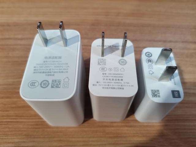 RealmeV5入手开箱:在众多笨重5G手机中,它是一股清流